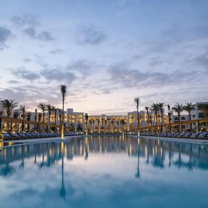 Serry Beach Resort